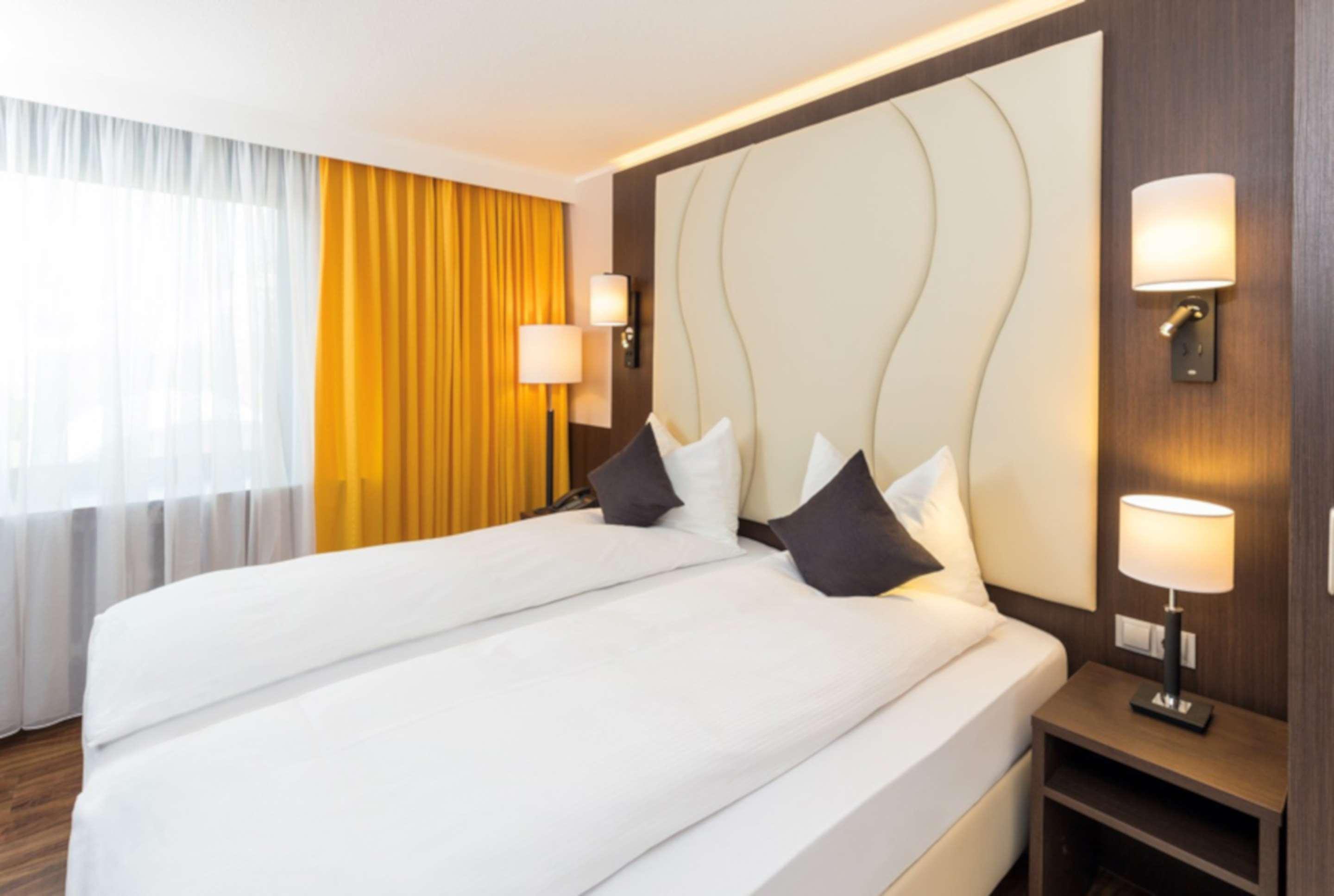 Western Plaza 3*