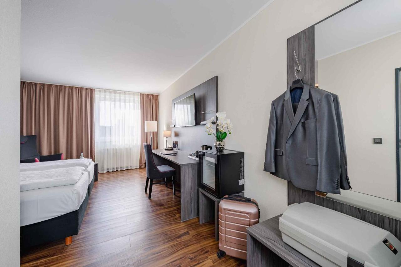 Hotel Western Plaza 3*