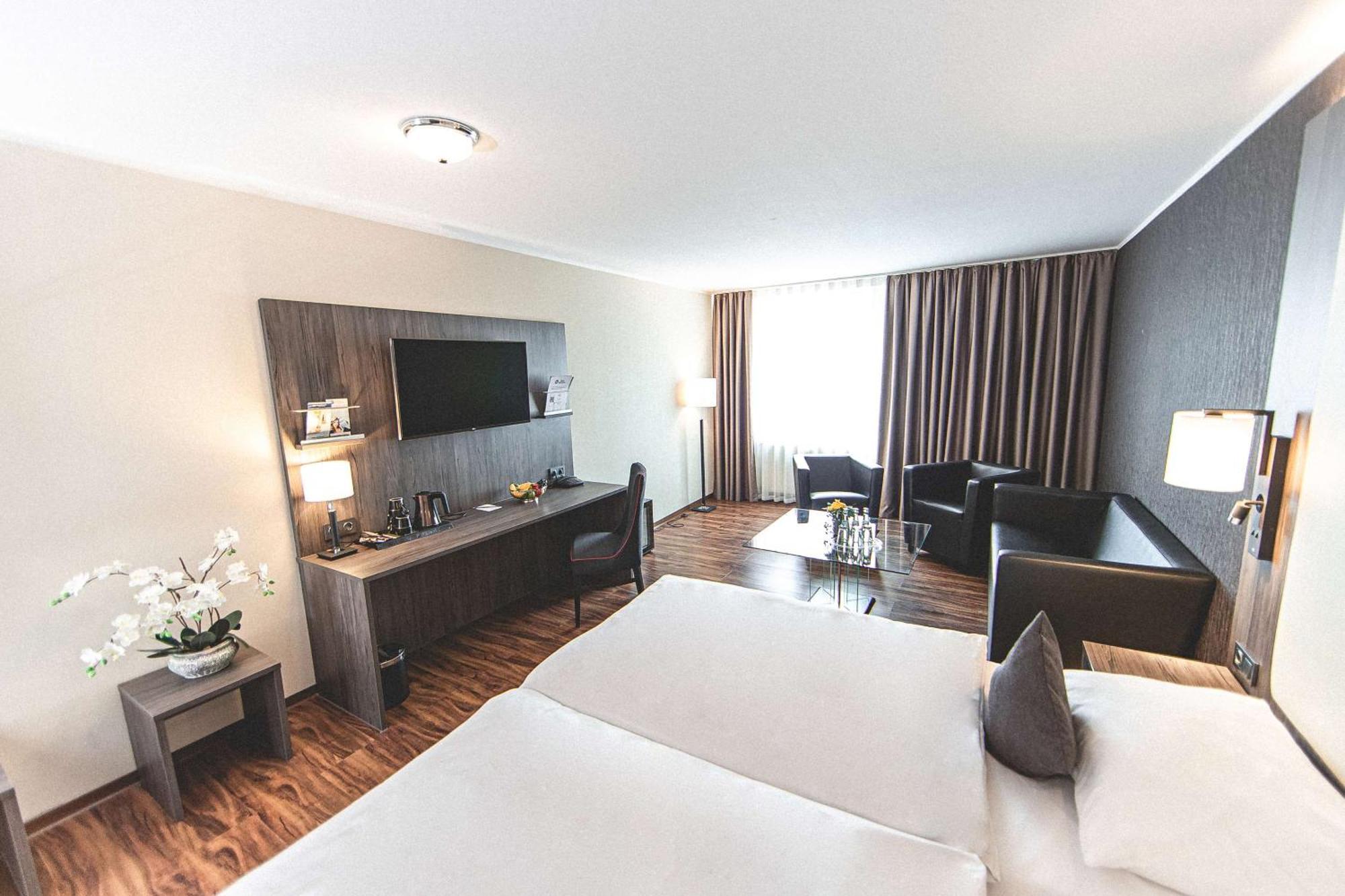 Hotel Western Plaza