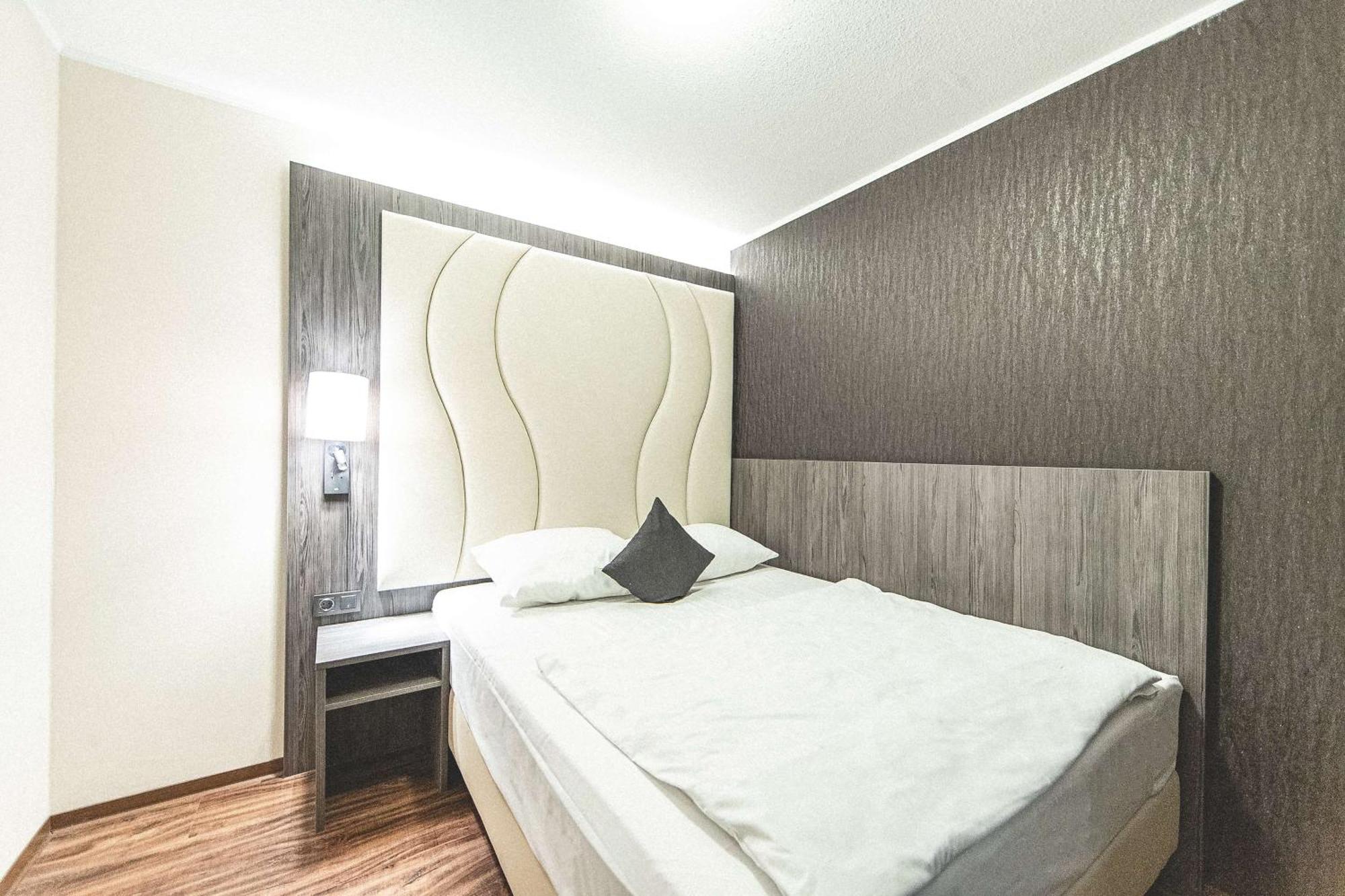 Western Plaza 3*