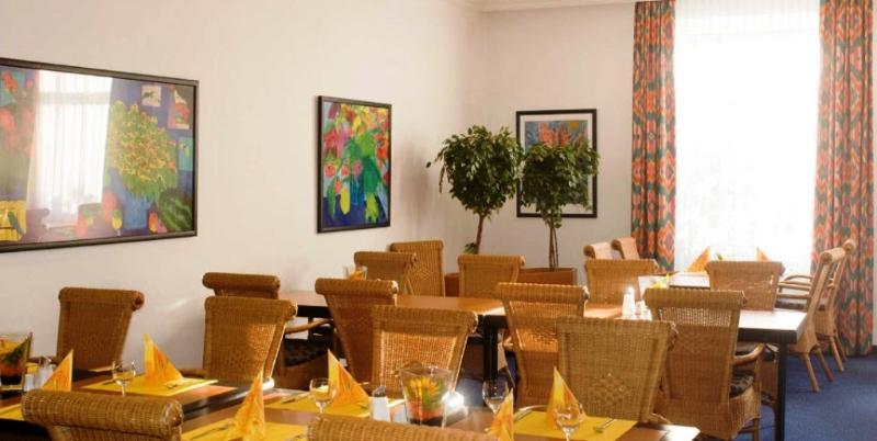 Western Plaza Hotel 3*